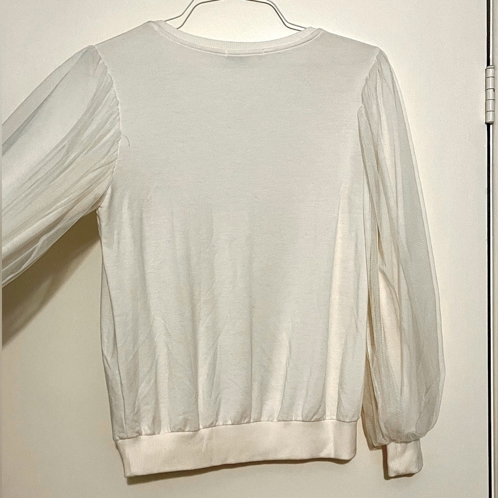 White Top with Gorgeous Flowy Long Sleeves! - Picture 4 of 8